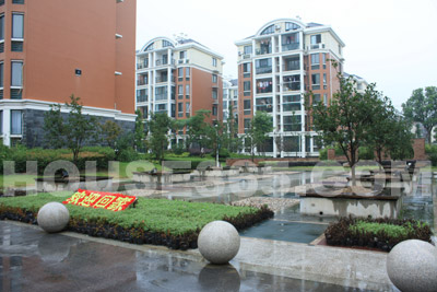 小区内赏 西湖十景 雨中访西子花园-房产资讯-