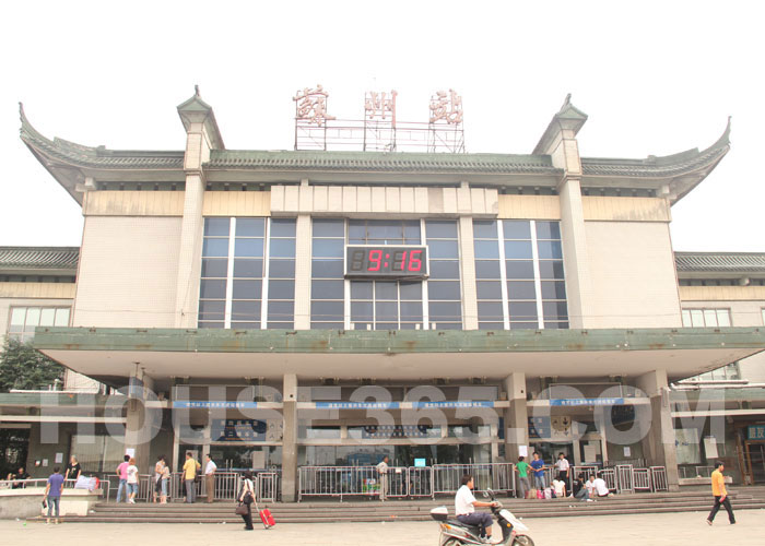 苏州火车站南广场已被废弃