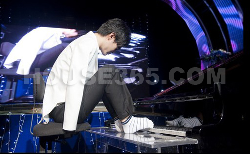 2010中国达人秀代表刘伟现场演奏