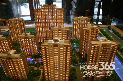 组图：<B>雅戈尔太阳城</B>“>>>雅戈尔未来城结局图 HOUSE365新房中央>>笔者发现,新国八条的限购政策、国办27日马糊各地2月中旬前出台细则的看护、上海重庆房产税政策的影响,是春节时代买家最关怀的几条。看来,对付革新型买家来说,新政细则出台前的光阴颇有或者许是升级置业的着末机遇。为了惬心这部门买家的购房需求,雅戈尔置业还分外推出了雅戈尔未来城、<B>雅戈尔太阳城</B>的一口价700元/平米优惠,与之配套的购房减压谋划也格外极度给力,想在春节时代抢购好房的换佃庄家,可以去这两个楼盘的案场咨询相关景象。>>雅戈尔置业“春节售房”咨询电话:>>雅戈尔未来城:62888898>><B>雅戈尔太阳城</B>:69178888>><img src=
