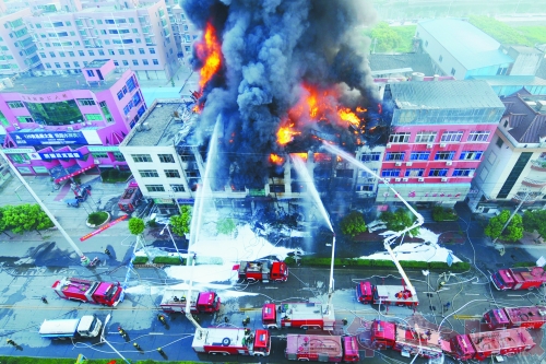 浙江省瑞安厂房失火 过火面积约1500平方米-杭