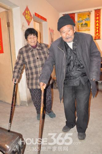 中环暖冬行动第八站关爱老年人赠送取暖器-合