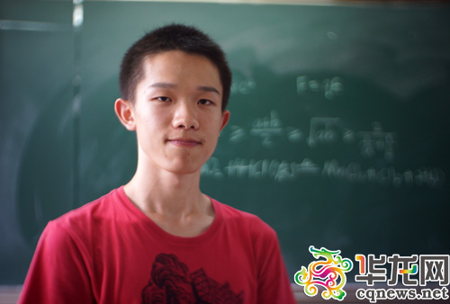 2013高考重庆理科第一名是个爱打排球的帅气