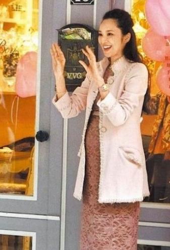 梁咏琪疑自曝怀孕马上有宝宝 盘点马年即将当