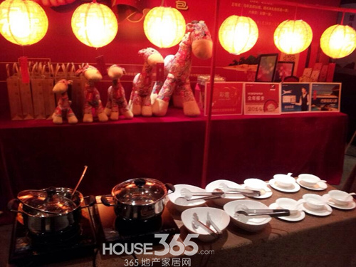 19年一遇双节美妙时刻有西庐 月老走近民政局