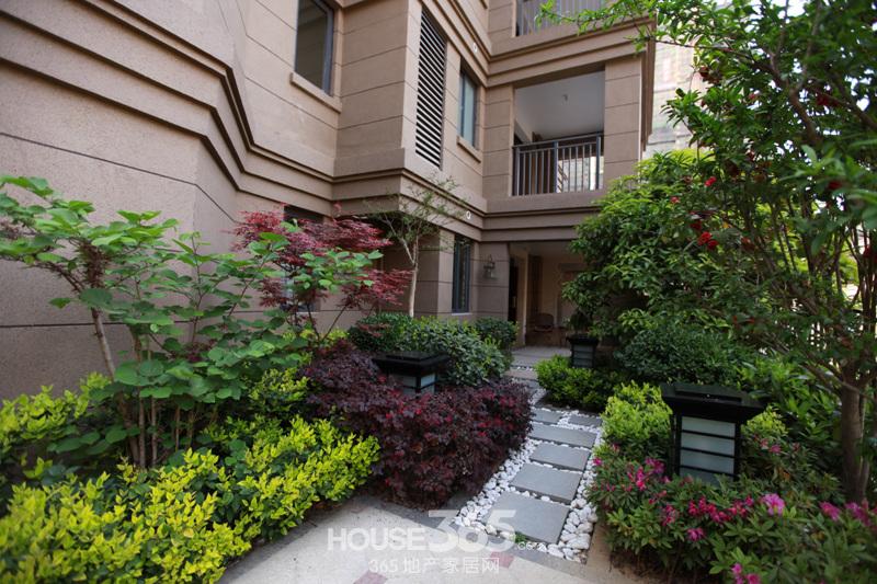 精华大图集:【华地紫园】一座城,一座园加载中.